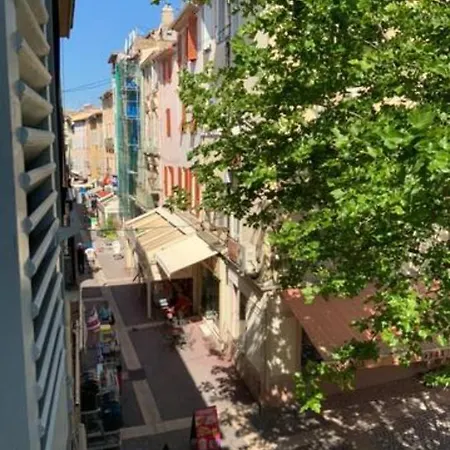 Centre Historique De - Face à La Mairie *