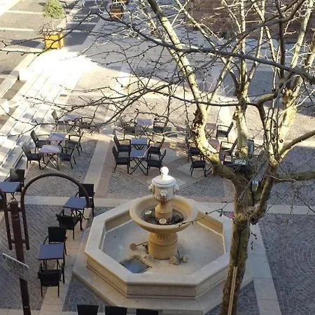 Centre Historique De - Face A La Mairie Apartamento